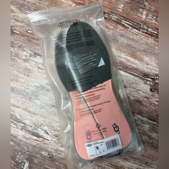 UGG | NWT Women’s Sheepskin Insoles, Size 9 - Picture 4 of 6